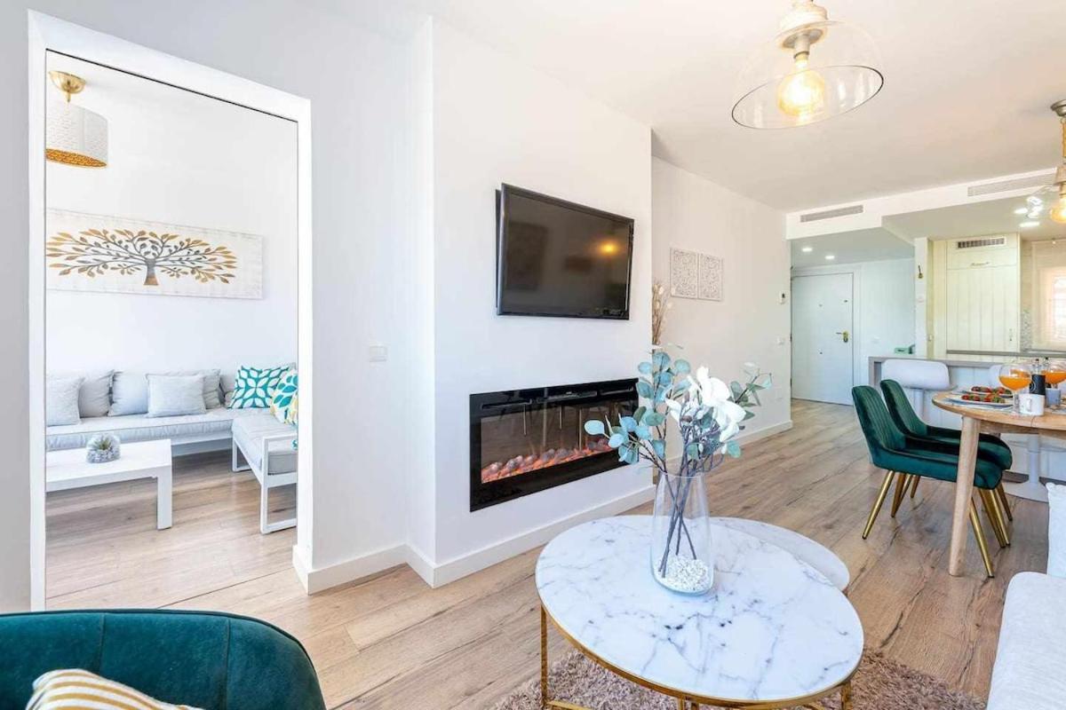 797 Holiday Rentals - Lujoso Apartamento En Arroyo Con Piscina ベナルマデナ エクステリア 写真