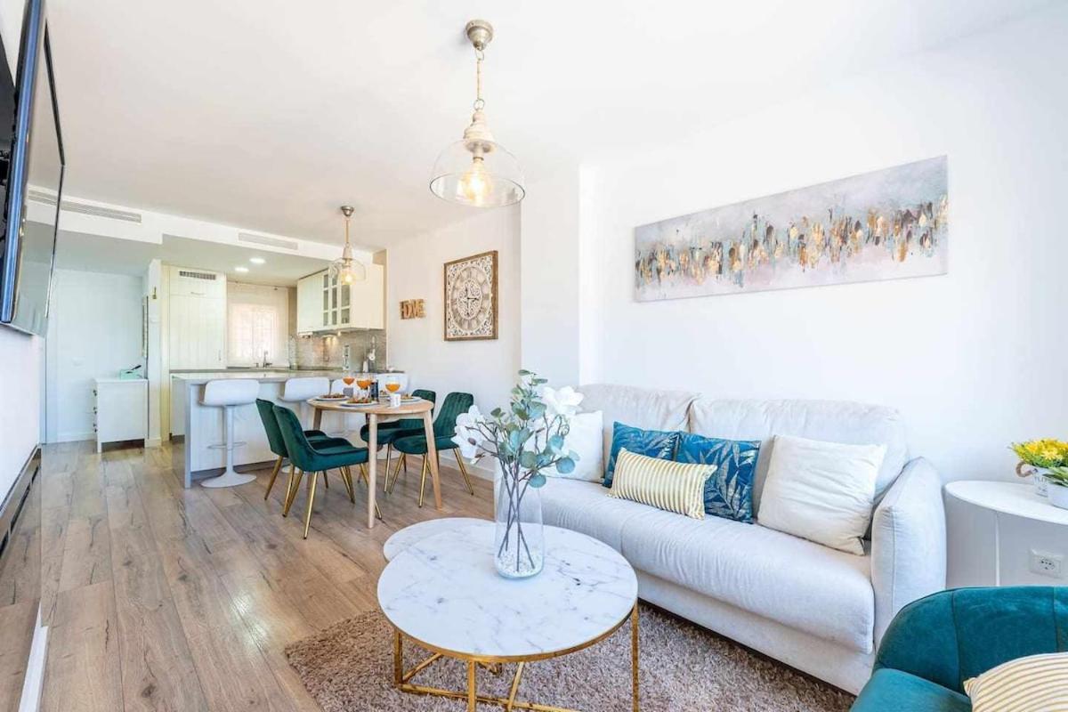 797 Holiday Rentals - Lujoso Apartamento En Arroyo Con Piscina ベナルマデナ エクステリア 写真